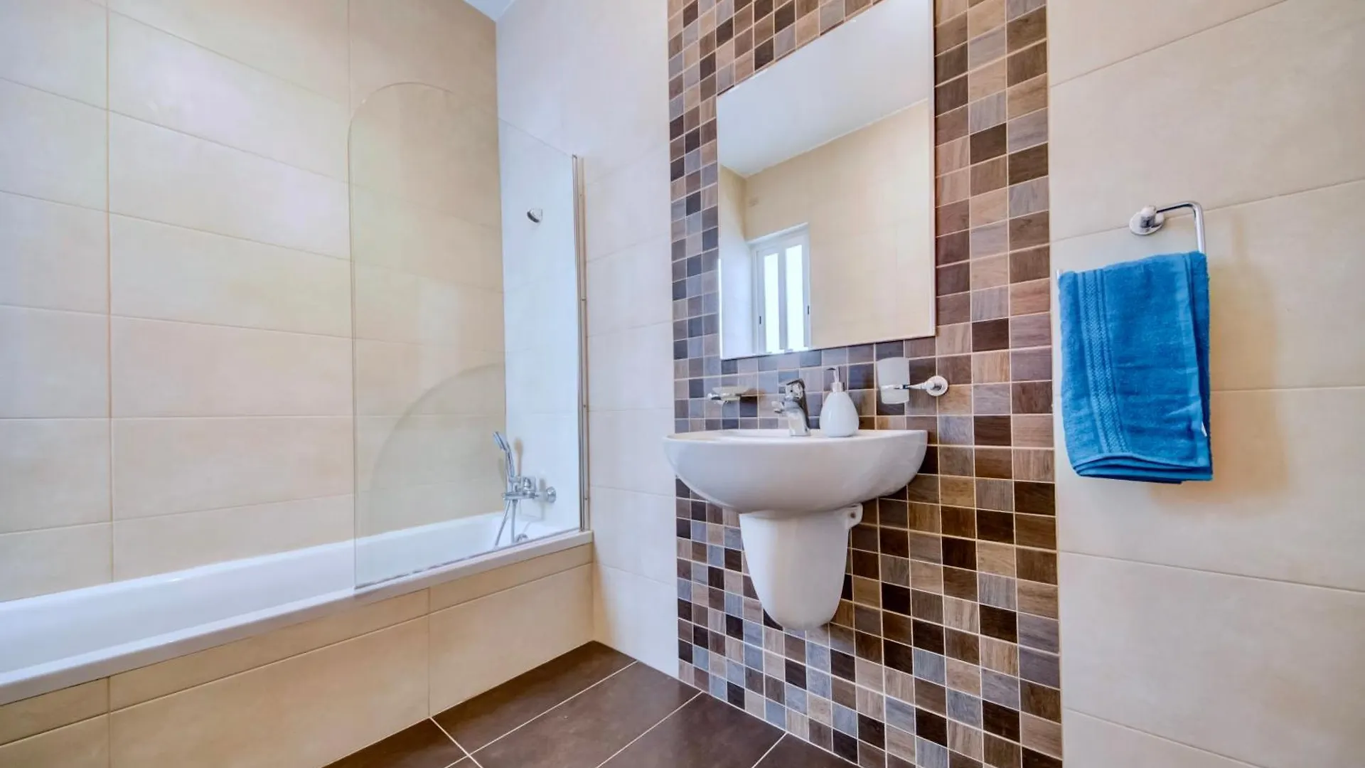 Apartment Super Location, St Julians, 2 Bedroom, Paceville Apt 7 By Vaganza Saint Julian's